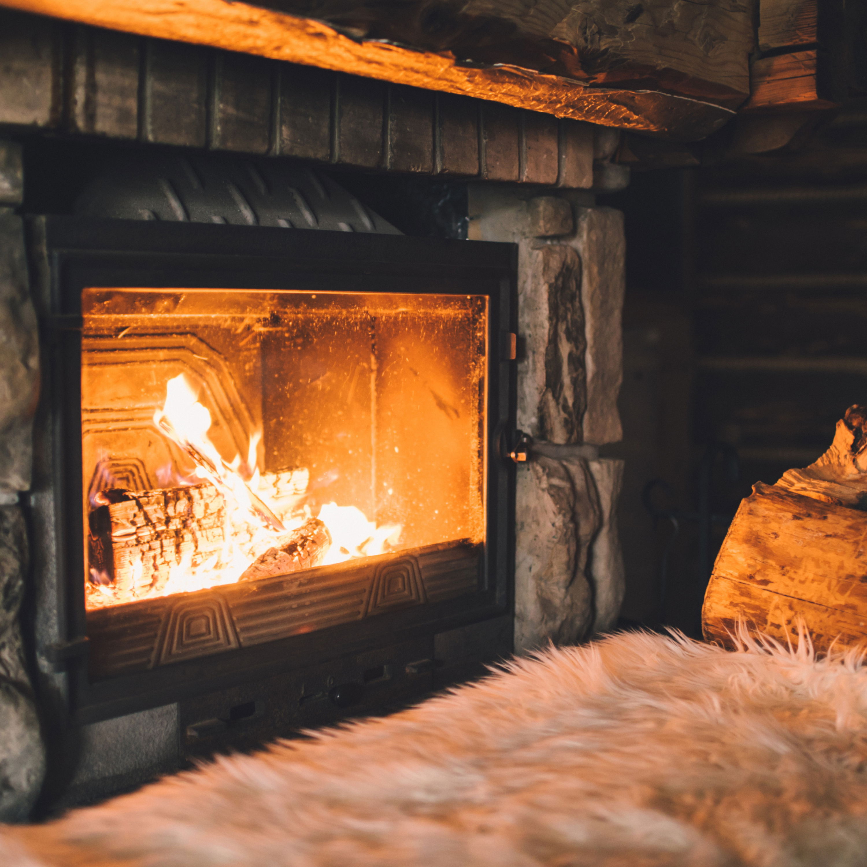 cover of episode Cozy Winter Ambiance: Fireplace and Winter Storm Sounds for Relaxing